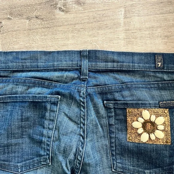7 for All Mankind medium wash bootcut jeans Women’s size 29 beaded back pocket - Picture 3 of 6